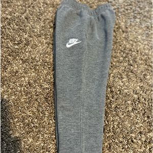Nike Boys jogging pant, Size 4T.